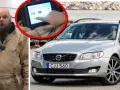 Mekaniker kollar felkoder på en Volvo V70 med en diagnosdator.