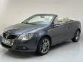 Grå VW Eos cabriolet med beige inredning. Kanske en vw eos cab problem med taket?
