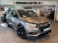 Grå Honda HR-V med svarta fälgar. Inga synliga problem med denna bil, bara en snygg SUV.