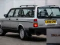 Silver Volvo 245 kombi med Torslanda-märke. En klassisk svensk bil redo för äventyr.