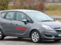 Grå Opel Meriva med texten "Vi Bilägare" på sidan. Kanske en diskussion om opel meriva problemi?