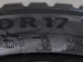 Detaljbild på ett däck med texten "R17", snöflingesymbol och "EXTRA LOAD". Ett bra val för ett kumho wintercraft ice wi32 test.