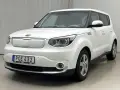 Vit Kia Soul elbil, redo för en provkörning. En perfekt bil för stadskörning.