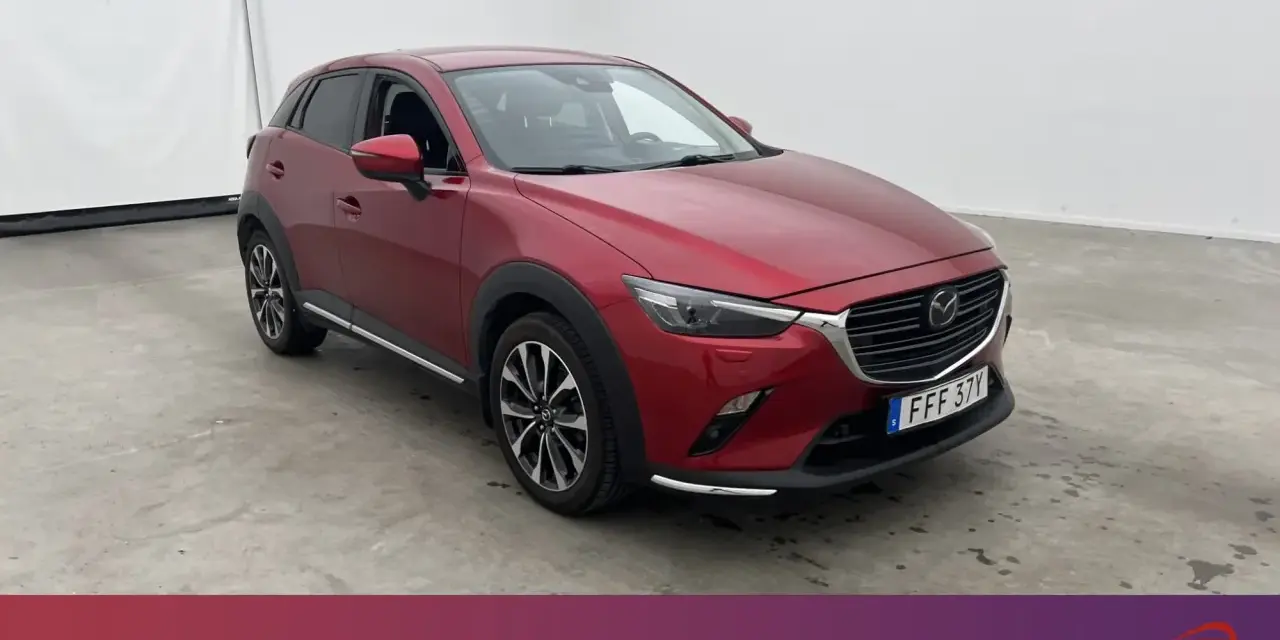 Röd Mazda CX-3 begagnad test. En snygg SUV redo för nya äventyr.