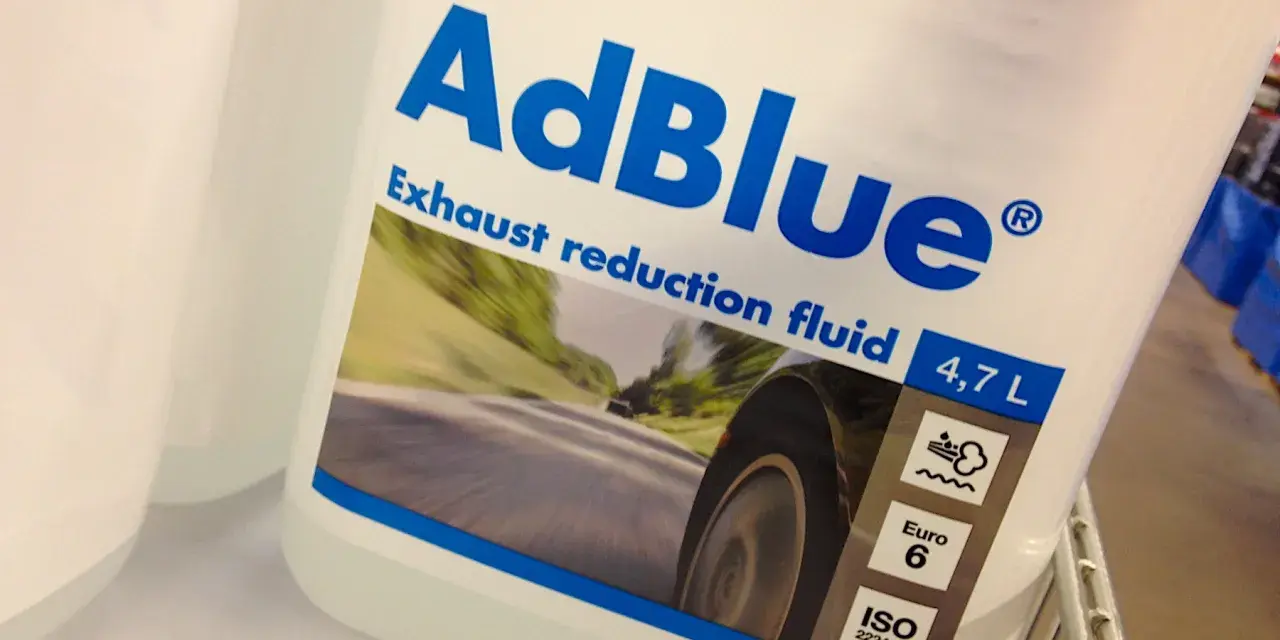 Behåll din bil ren och miljövänlig. Det är dags att fylla på AdBlue för att minska utsläppen.