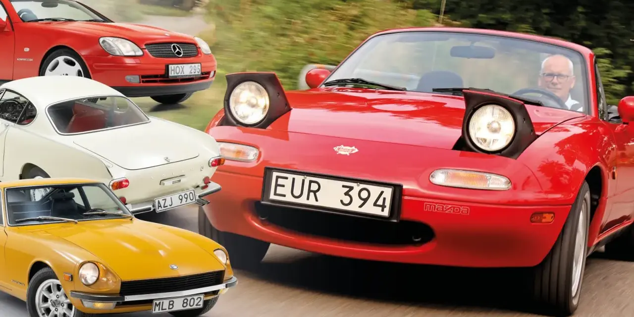 En samling klassiska sportbilar: en röd Mazda Miata, en gul Datsun, en vit Volvo P1800 och en röd Mercedes-Benz.