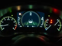 Instrumentpanel visar att epc lampan lyser och bilen hackar. Hastighetsmätaren visar 0 mph.