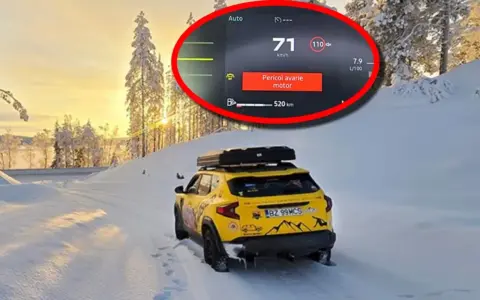 Gul Dacia Duster i snölandskap med motorvarning. Ett dacia duster problem som inte stoppar äventyret.