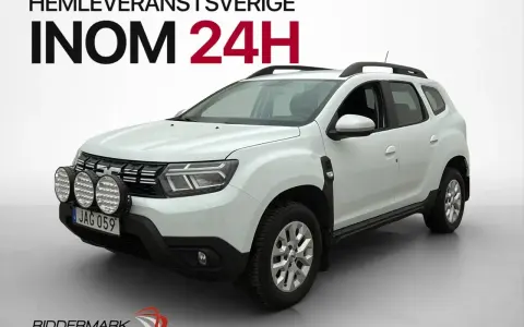 Vit Dacia Duster med extraljus, redo för ett däcktest. Hemleverans inom 24h.