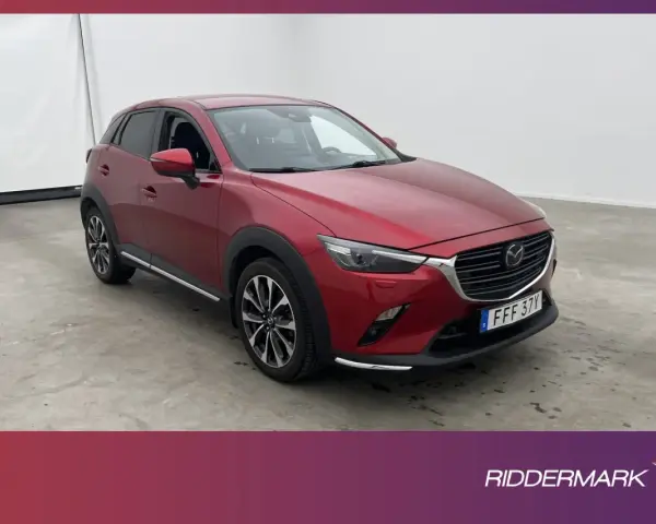 Röd Mazda CX-3 begagnad test. En snygg SUV redo för nya äventyr.