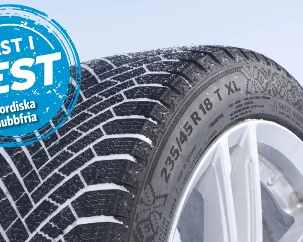 Vinterdäck Falken Winterpeak F-Ice 1, bäst i test nordiska dubbfria. Snö på däcket.