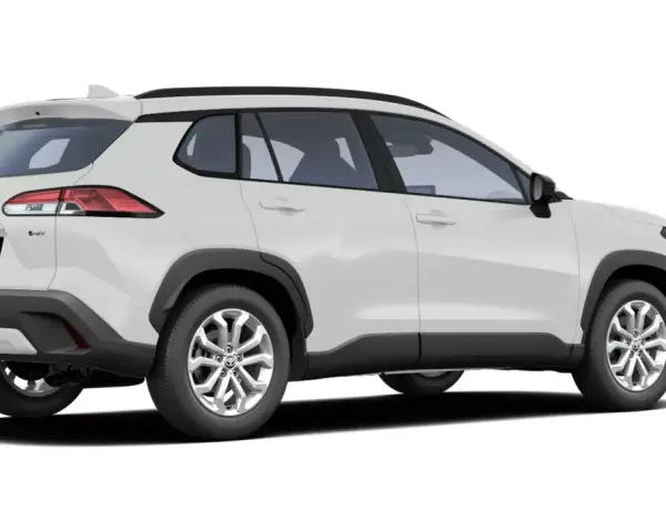 Vit Toyota Corolla Cross, redo för ett test. Denna SUV kombinerar stil med praktiskhet.