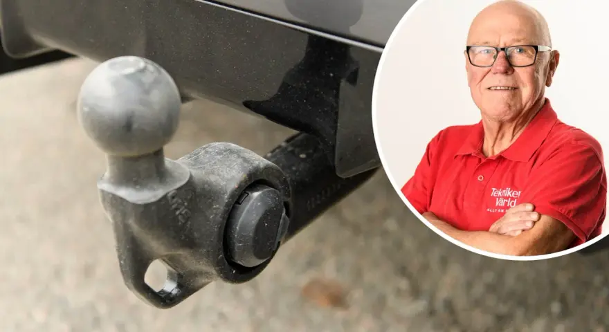 En man i röd tröja med texten "Tekniker Värld" ler, bredvid en bil med dragkrok. Dags att ta bort dragkrok?
