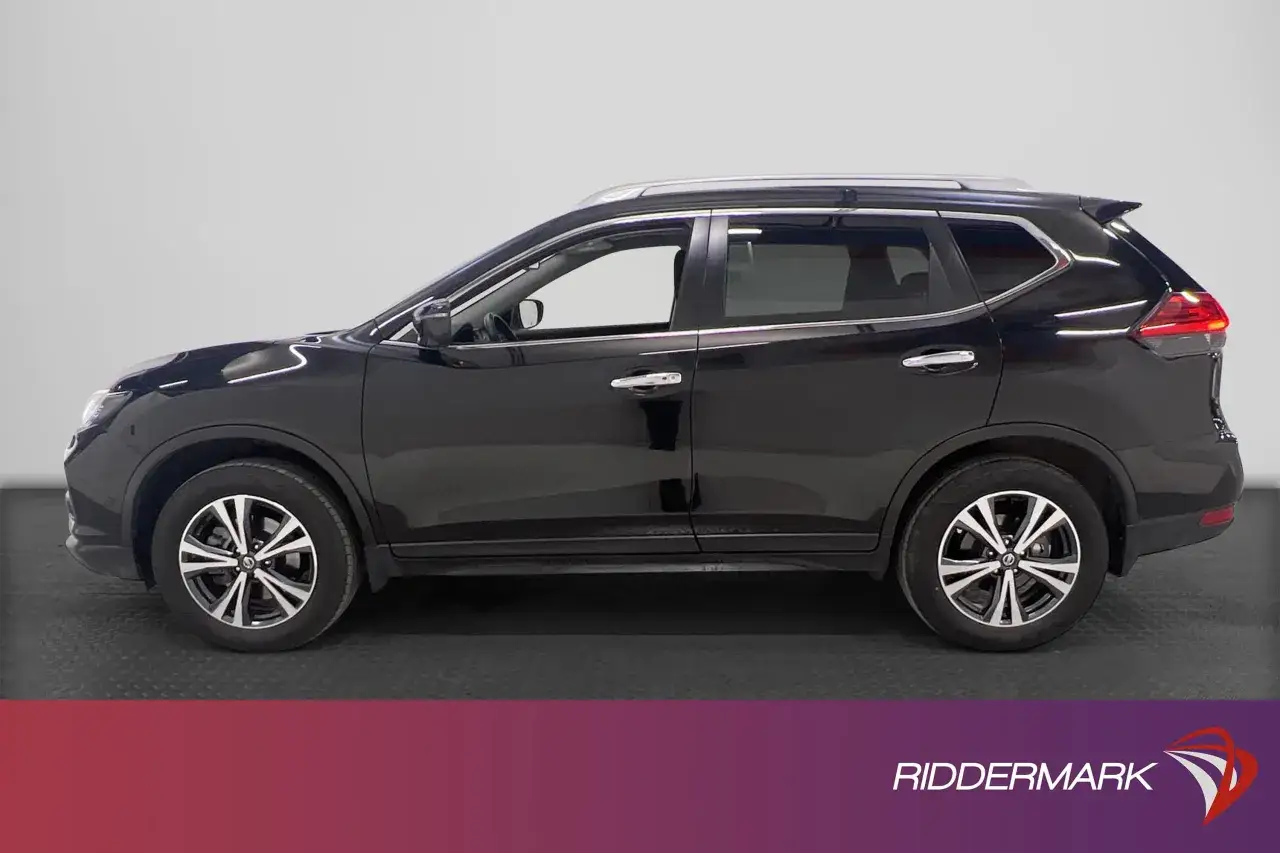 Svart Nissan X-Trail, sidovy. Inga synliga problem med denna bil, redo f&ouml;r nya &auml;ventyr.