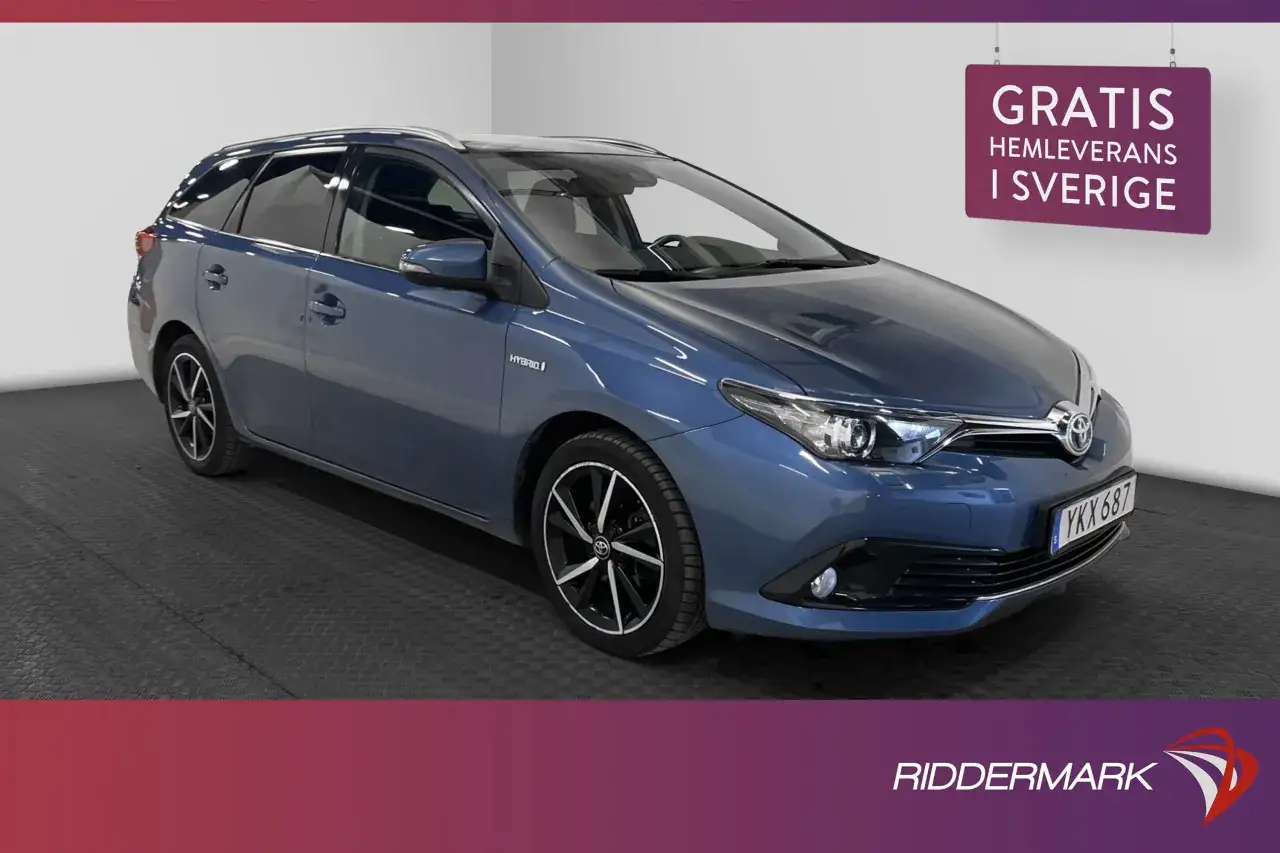Bl&aring; Toyota Auris Hybrid kombi, redo f&ouml;r en provk&ouml;rning. Gratis hemleverans i Sverige.